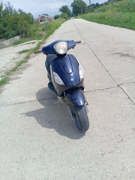 Vând scuter piaggio fly 125 4t
