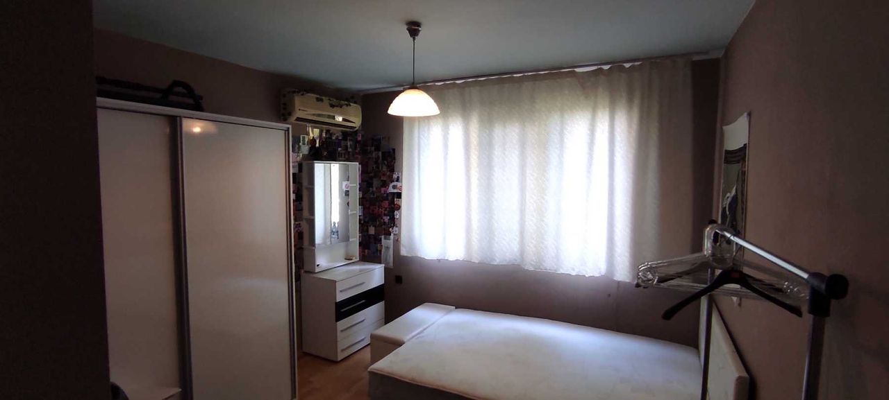 Дава се под наем Тристаен апартамент в Бургас, Зорница - 92 кв.м за 612 € - Снимка #1
