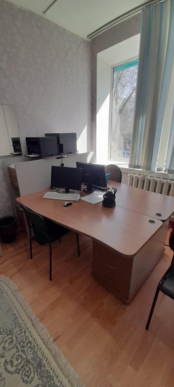 Продается офисный стол