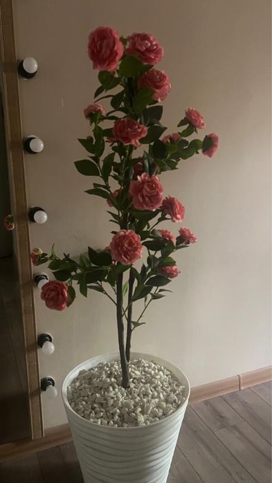 Искусственные цветы для дома и ресторана.