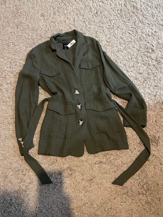 Compleu, sacou si pantaloni, costum de in kaki, nou cu eticheta Sinsay