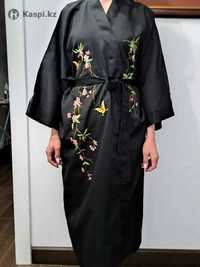 Продам шёлковый чёрный с рисунком халат-кимоно