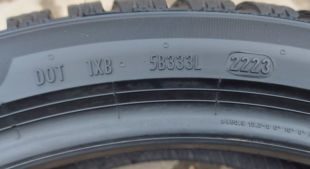 O bucată 215/40 R18 M+S iarnă - una Pirelli
