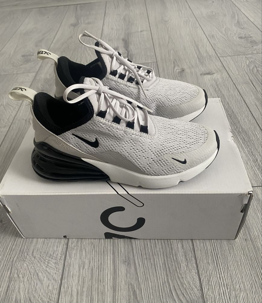 Adidasi Nike AirMax 270 gri pudrat/ negru, marimea 36,5 / 23 cm