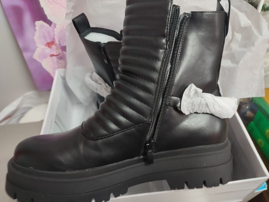 Дамски боти чисто нови