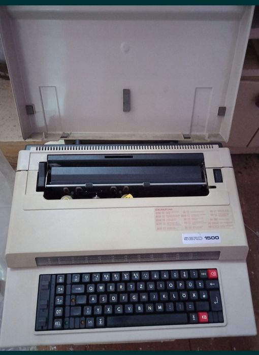 Masina de scris electrica Serd 1500 se poate repara