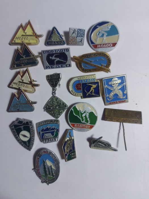 Советские значки.