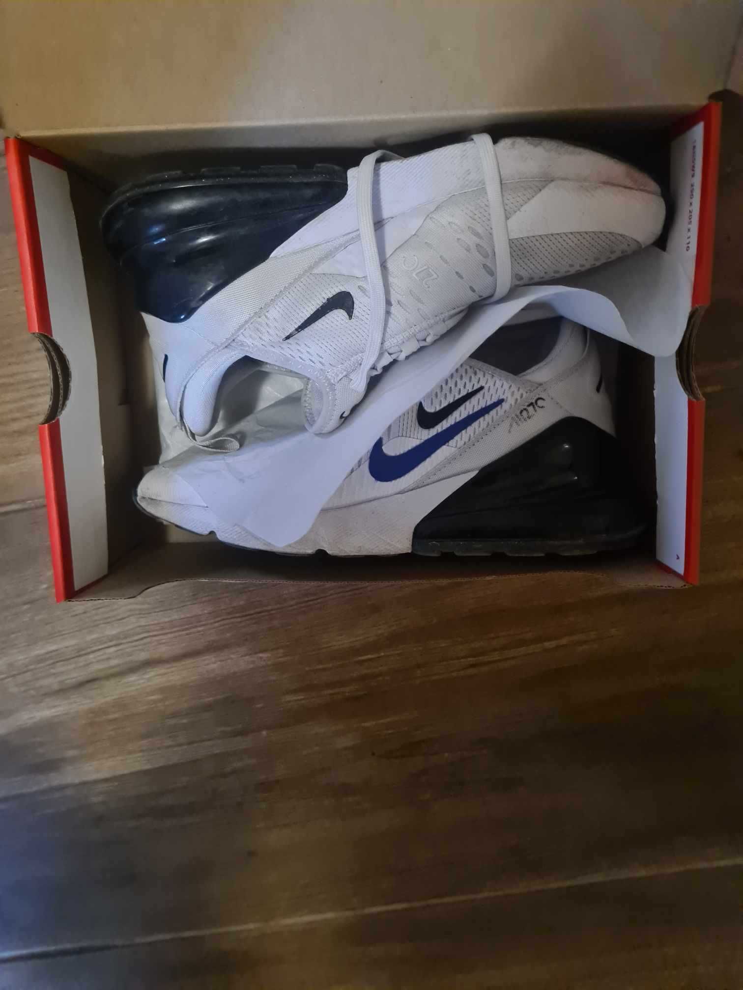 Продавам Nike Air max 270