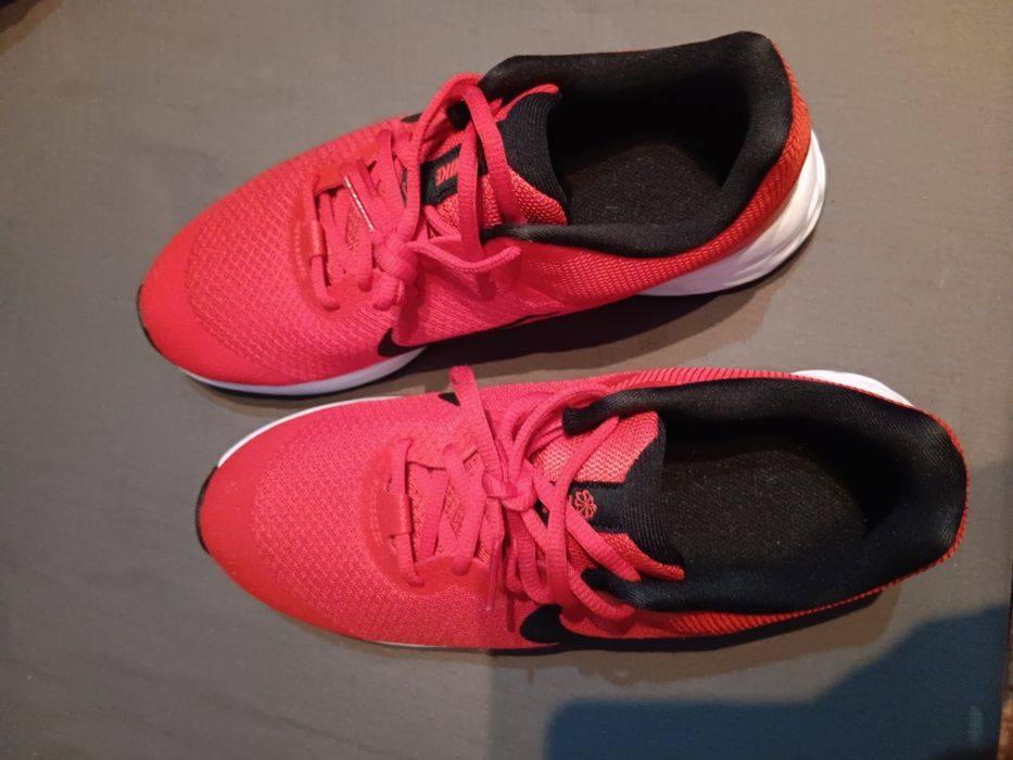 Яке Бенетон 150 см Benetton и маратонки Найк Nike 40 номер