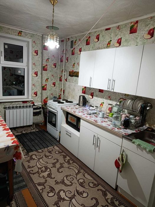 Продам 3-х комнатную улучшенную по ул. Ауэзова 27, этаж 3\5