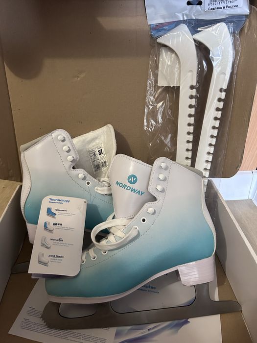 Продам коньки женские (новые) 37 размер