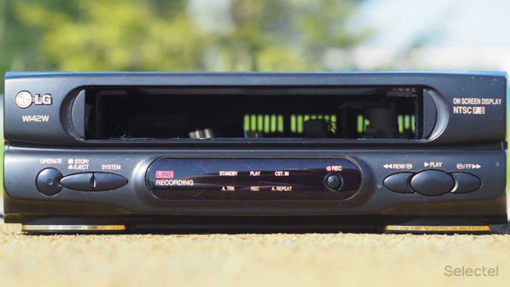 LG  W 142W - Видеомагнитофон