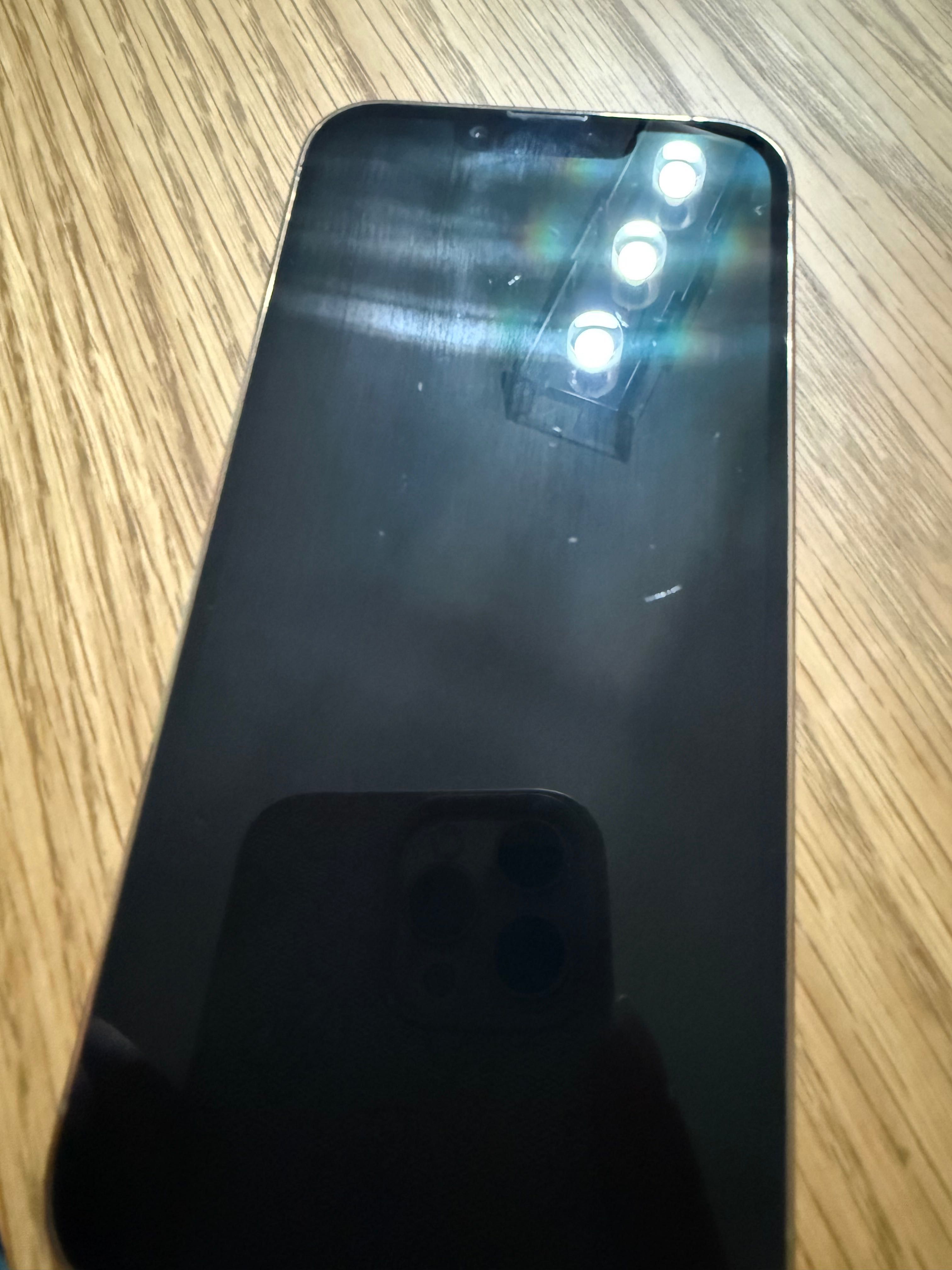 iPhone 13 Pro 256 GB с кабел и кейсове