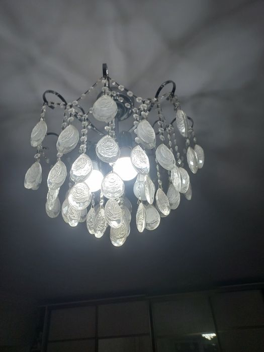 Продам  3 люстру