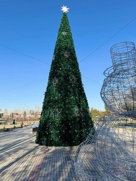 Установка новогодних ёлок || Yangi yil archasini o'rnatish