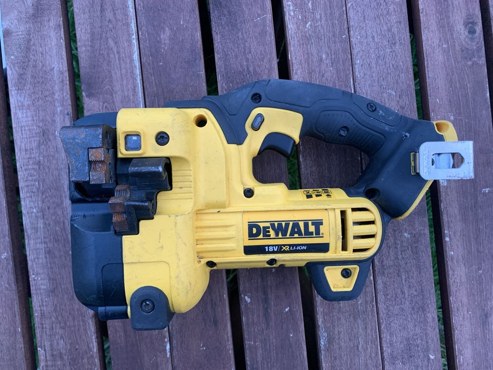 DeWALT DCS350/ машина за рязане на шпилки