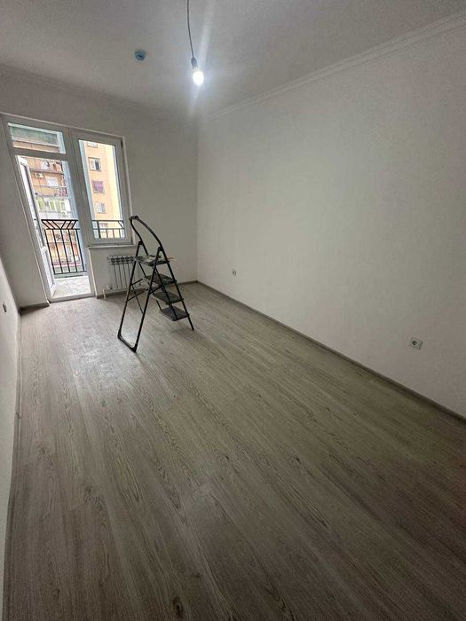 Yangihayotda arzon uy sotiladi.