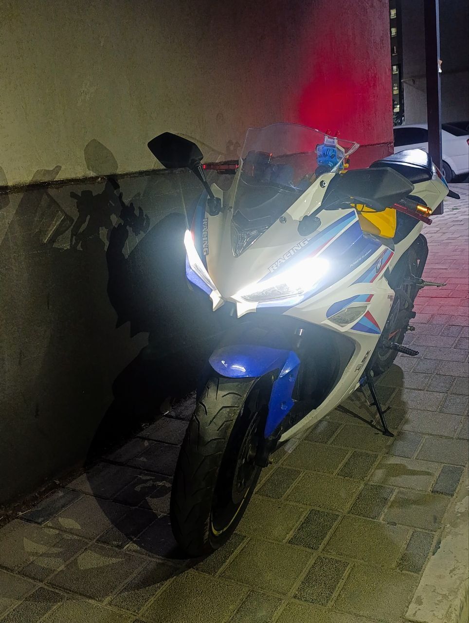 Продаётся электро-мотоцикл Yamaha R3