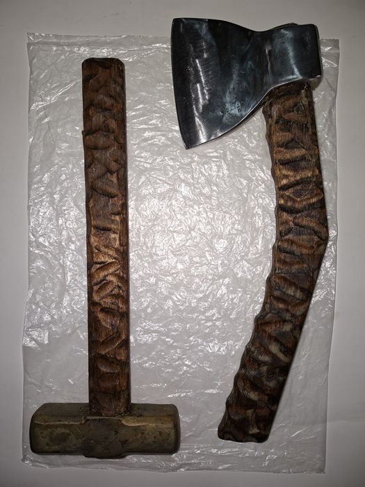 Топор и мини кувалда