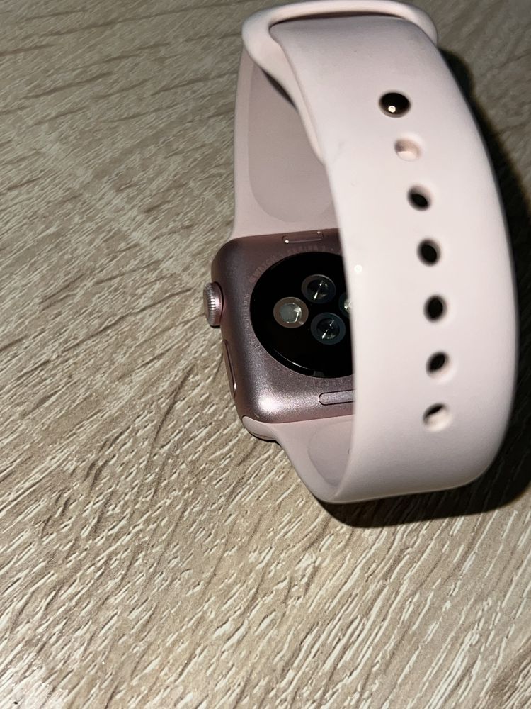 Apple watch в розовом цвете весь комплект как новый!