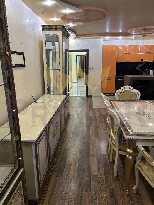 Дава се под наем Тристаен апартамент в Варна, Автогара - 115 кв.м за 867 € - Снимка #1