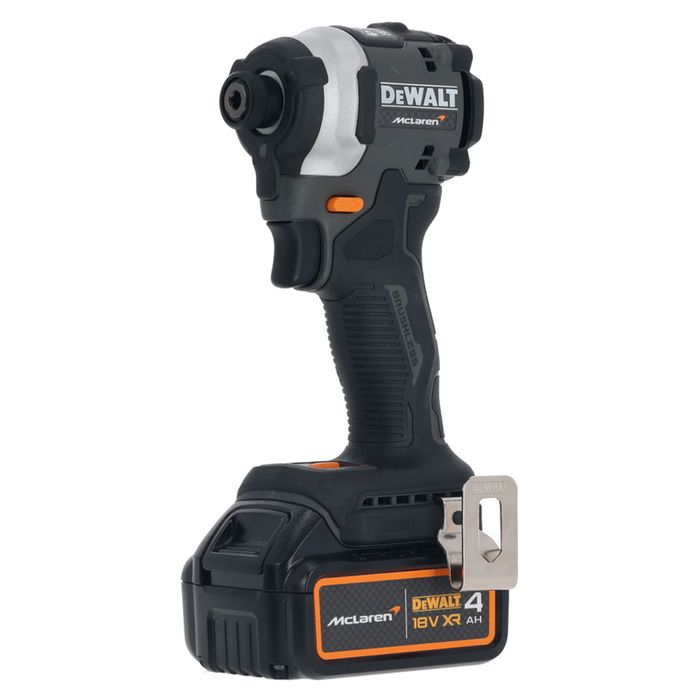 Комплект Винтоверти DeWALT DCK200MM2T McLaren F1