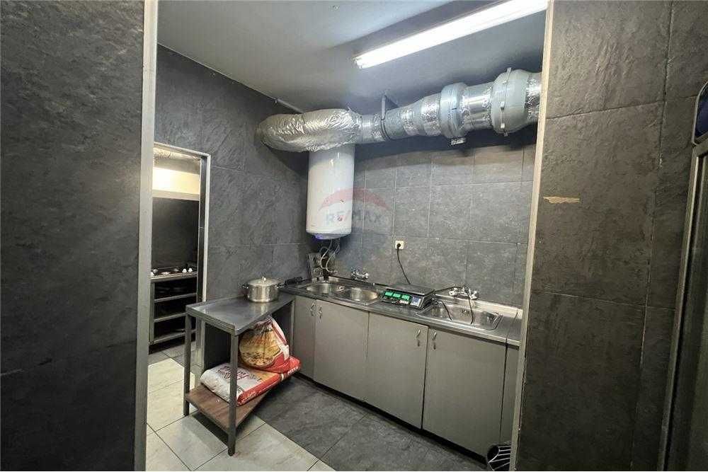 Продава се Заведение в Шумен, Математическа гимназия - 531 кв.м за 660 €/кв.м - Снимка #8