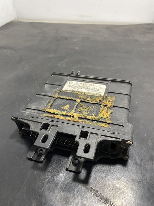 Calculator ecu Volkswagen Transporter T4 01P927733 CH 1990-2003
