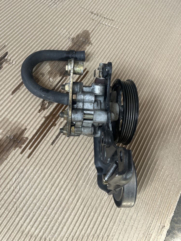 Pompa servo toyota rav 4, 2 litri