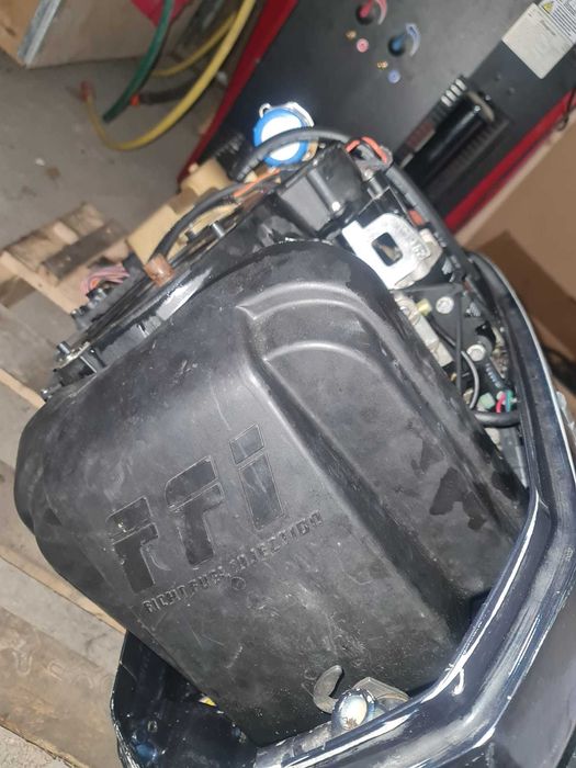 Motor barca ambarcatiune Evinrude 90 cai pe Injectie