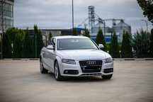 Audi A4 2.0T B8 /2009/