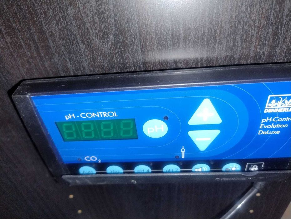 Sistem acvariu: Denerle Evolution Deluxe+Reductor+Electrovalva+Butelii