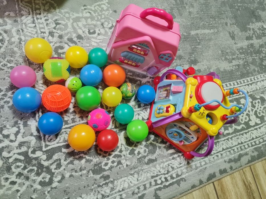 Vând jucarii, căluț, văcuța, scoică auto,cort