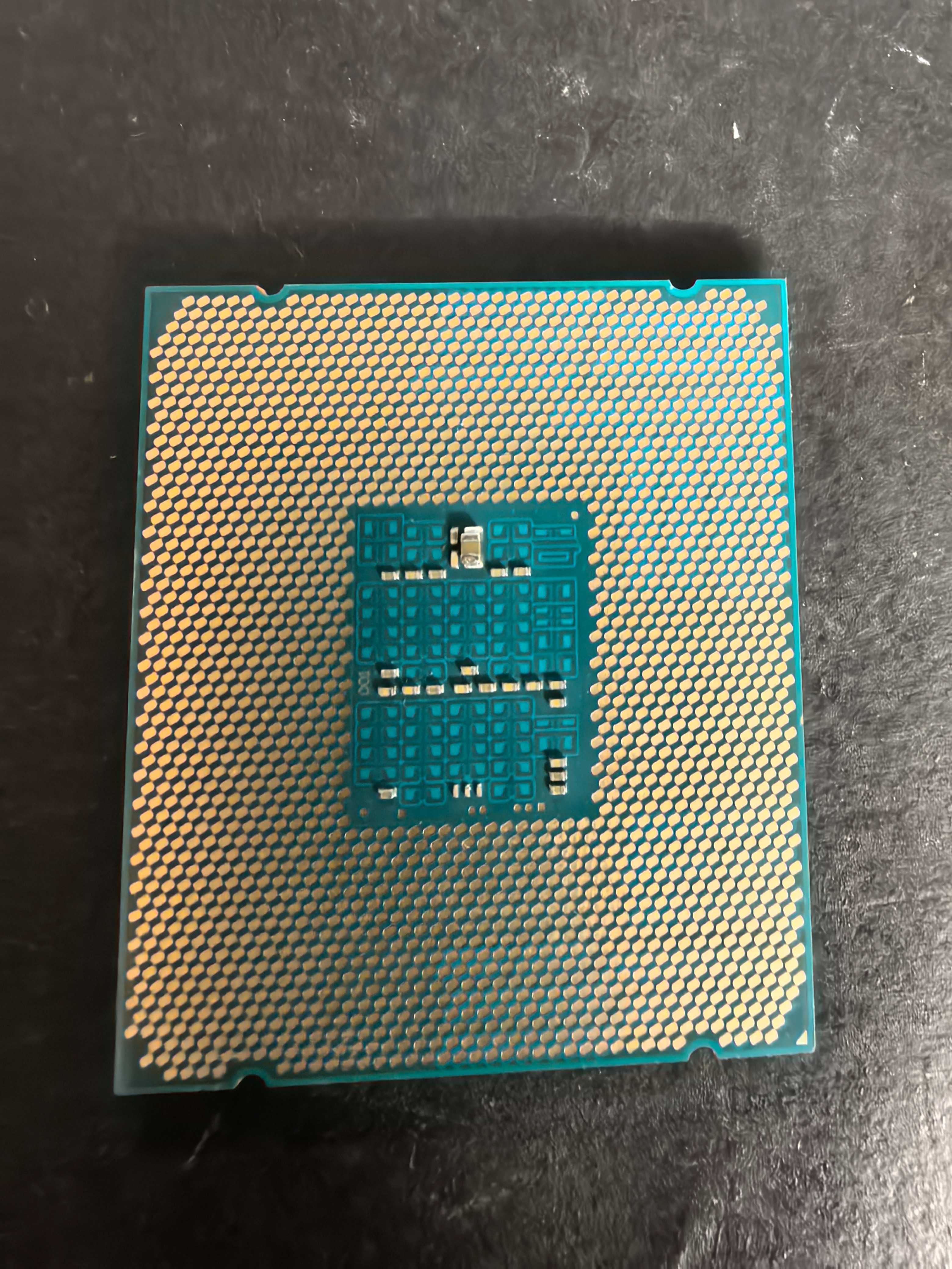 Процесори Xeon E5-2658V8 , GOLD 6134 , E7-8890V3