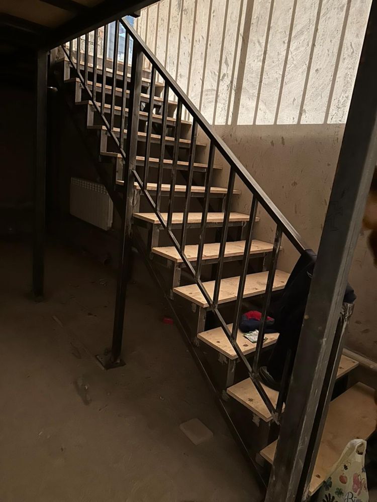 лестница перила антресольный этаж