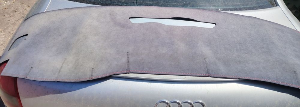 Коврик на панель на Audi