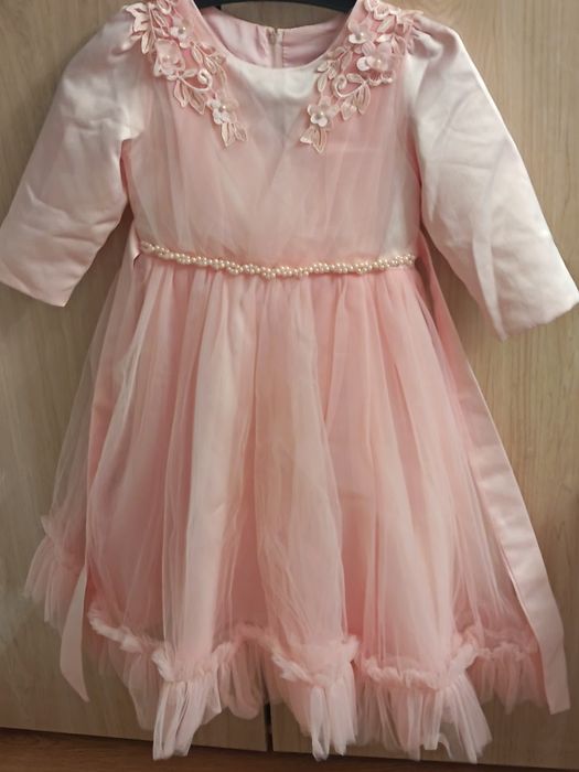 Срочно продам детские платья