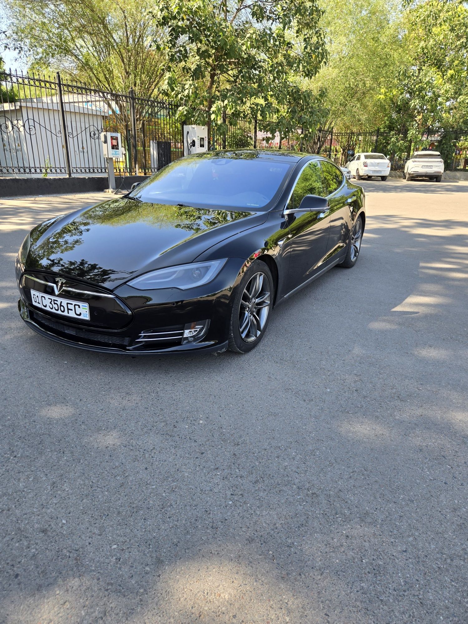 Tesla model s dual motor 75 D