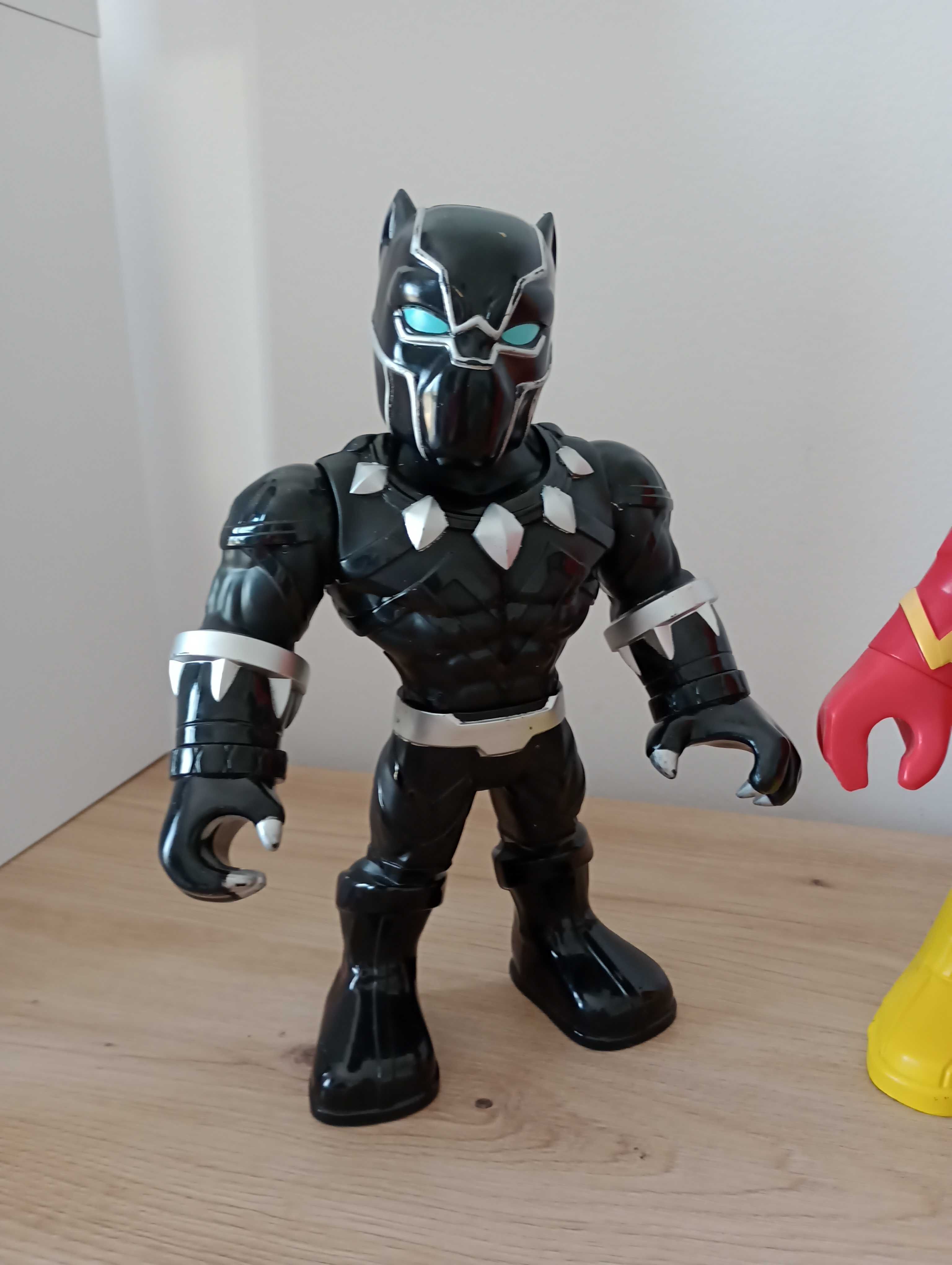 Lot cu 3 jucarii ( Batman, Flash , Pantera Neagra)