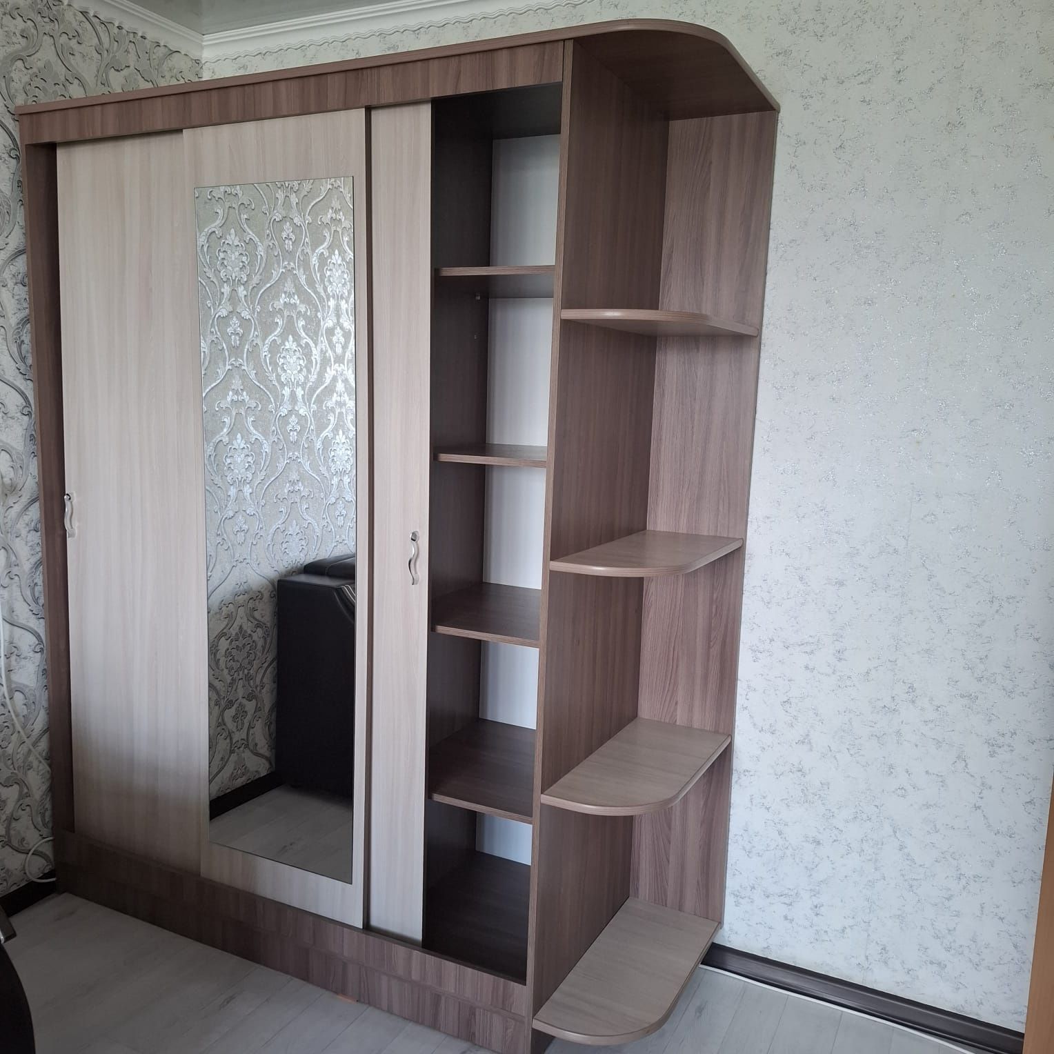 Продам шкаф купе в хорошем состоянии