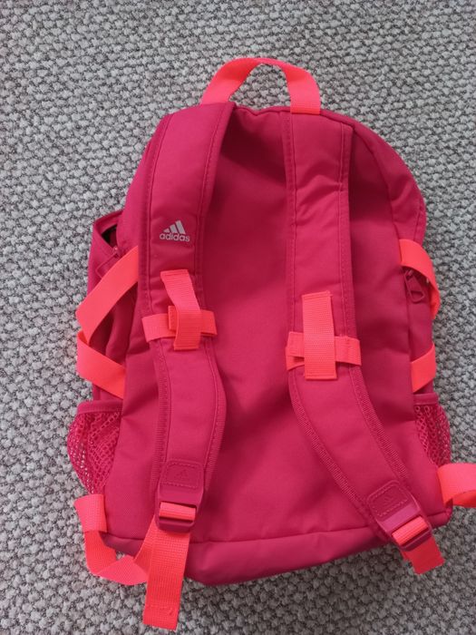 Ghiozdan Adidas culoare deosebita