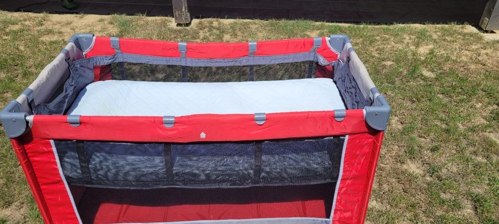 Patut copii,,gri cu rosu, cu saltea.