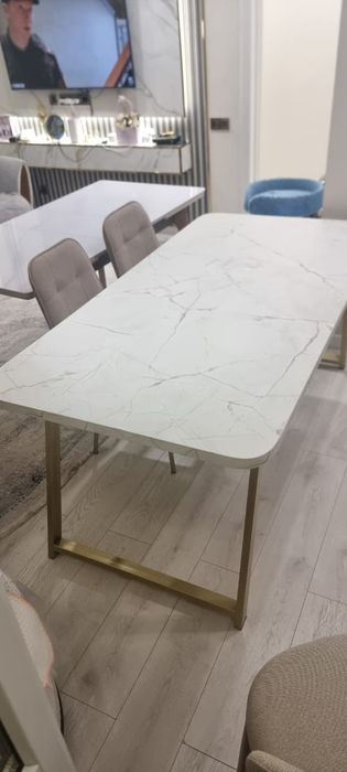 Кухонный стол и стулья