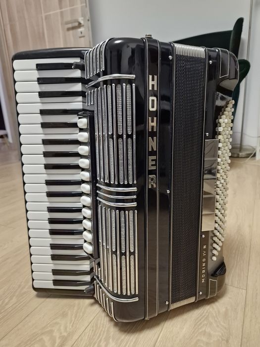 Vand acordeon Hohner Morino 4N ca nou