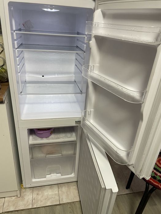 Продам холодильник срочно из за переезда в другой город почти новый