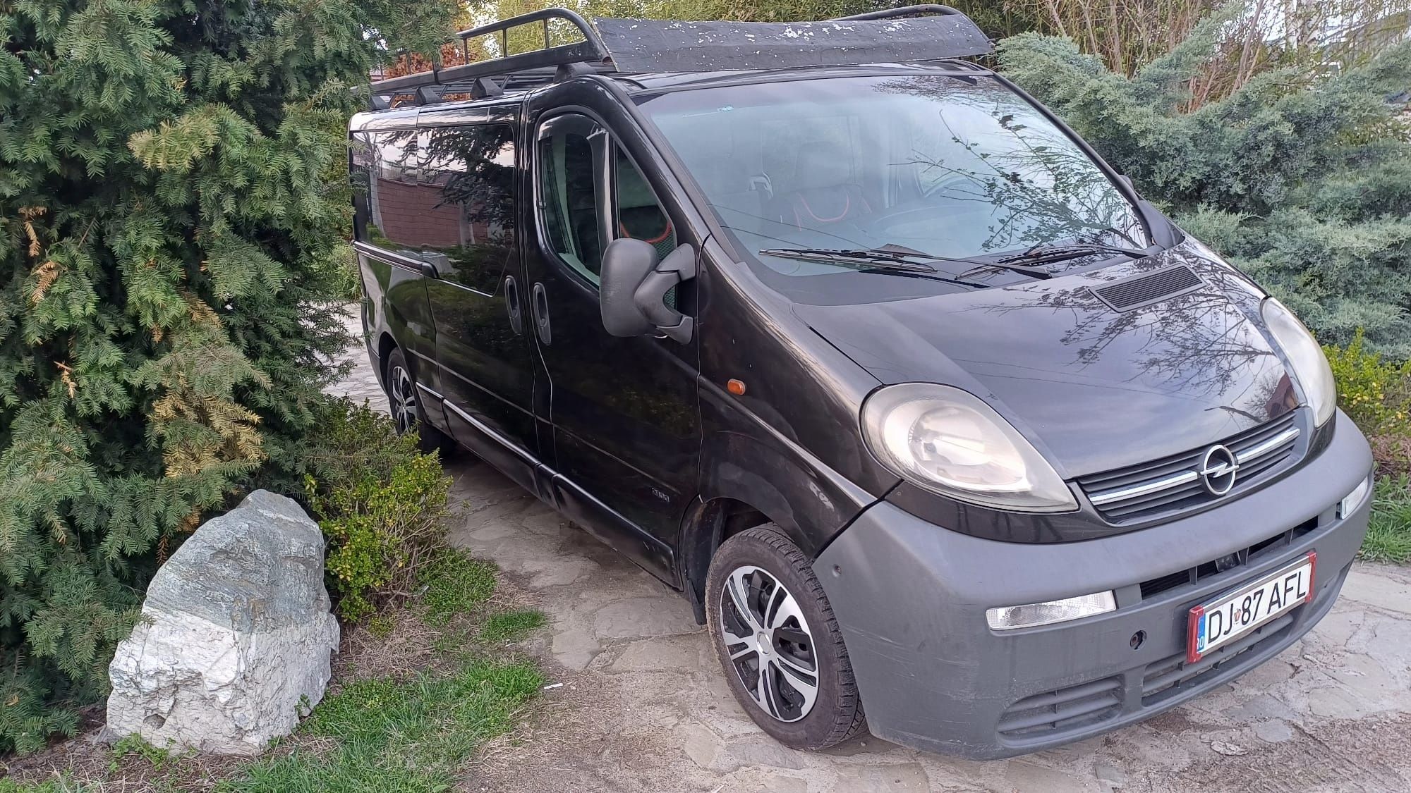 Vând Opel Vivaro