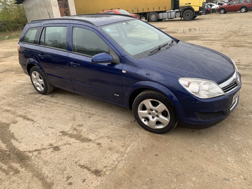 Dezmembrez Opel Astra H 1.6 benzina