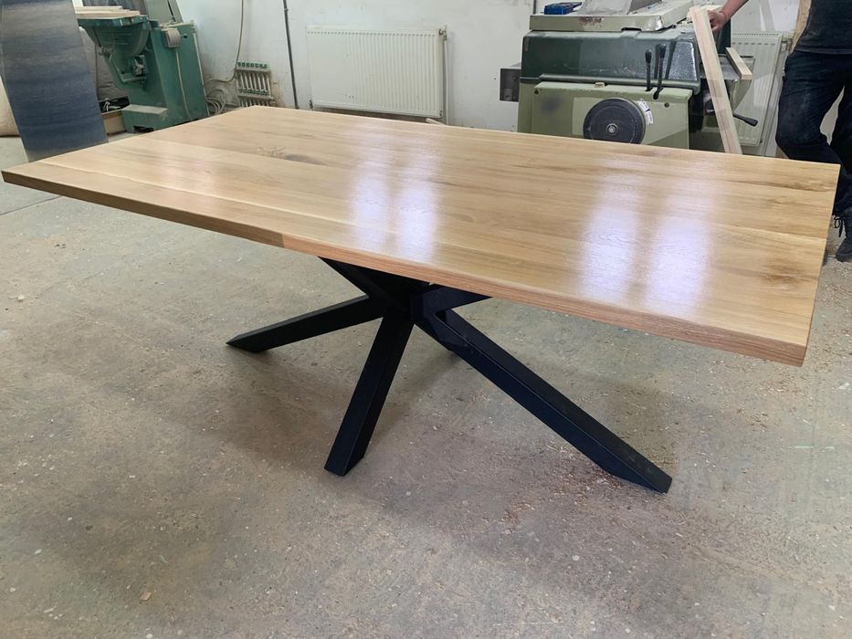 Mese și mobilă din lemn masiv, locuri de joacă