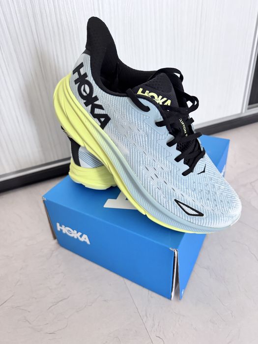 Продавам маратонки за бягане HOKA Clifton 9