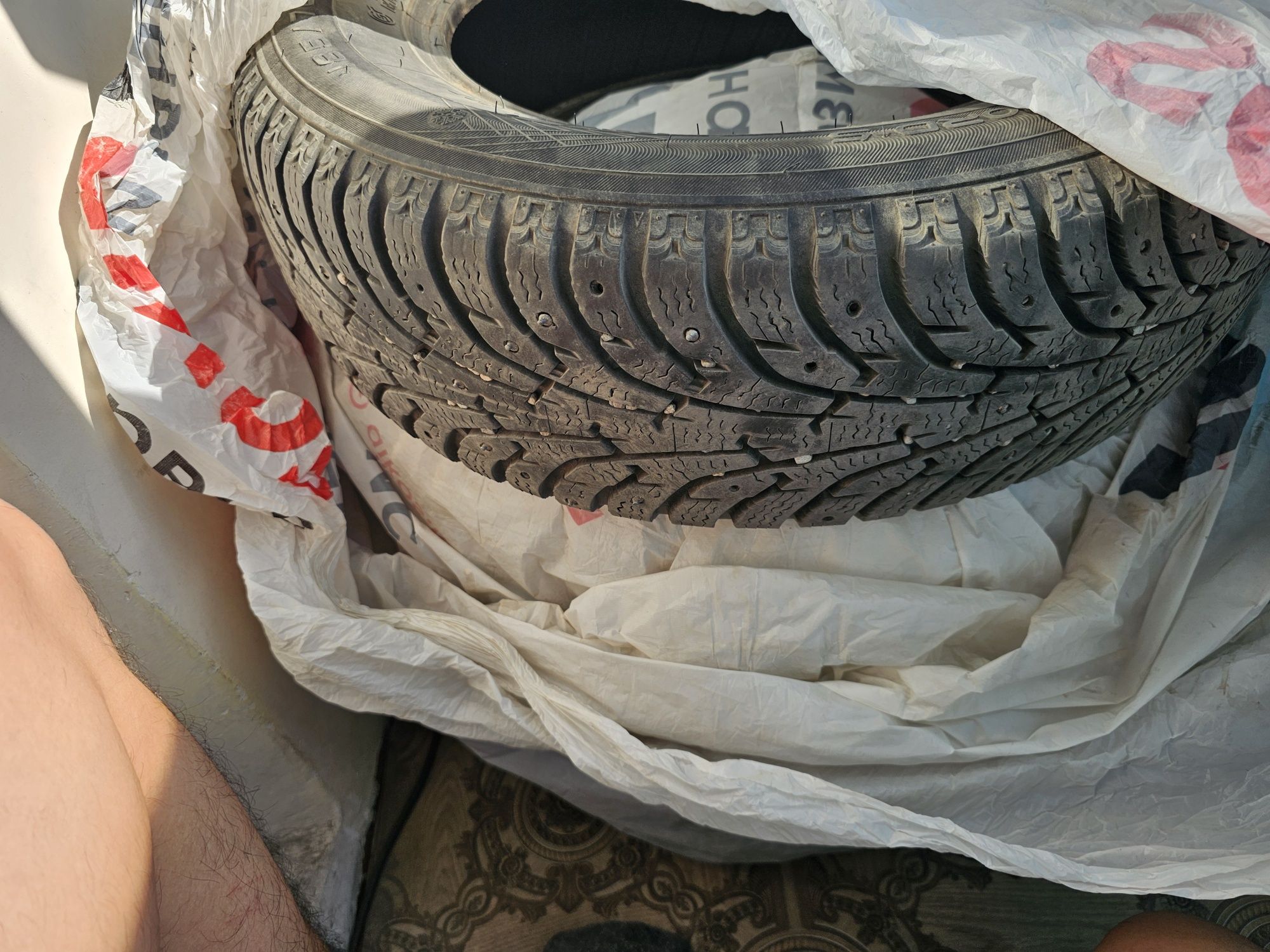 Шины зимние 14р maxxis